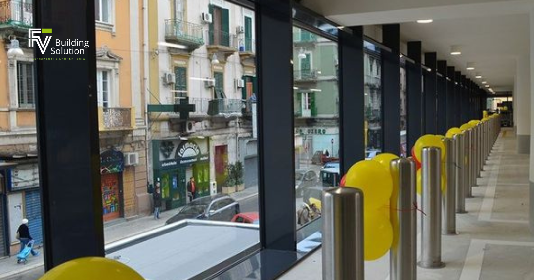 Facciata continua in vetro realizzata a Taranto per centro commerciale